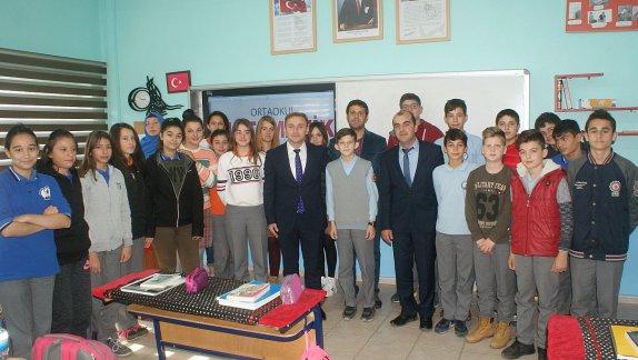Kaymakamımız Sayın Abdulhamit Mutlu ve Daire Amirleri Atatürk Ortaokulunu ziyaret etti.