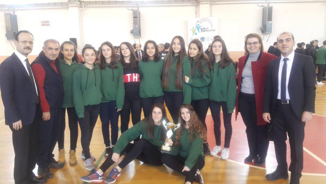Manyas Anadolu Lisesi Kız Voleybol Takımımızı Tebrik ediyoruz.