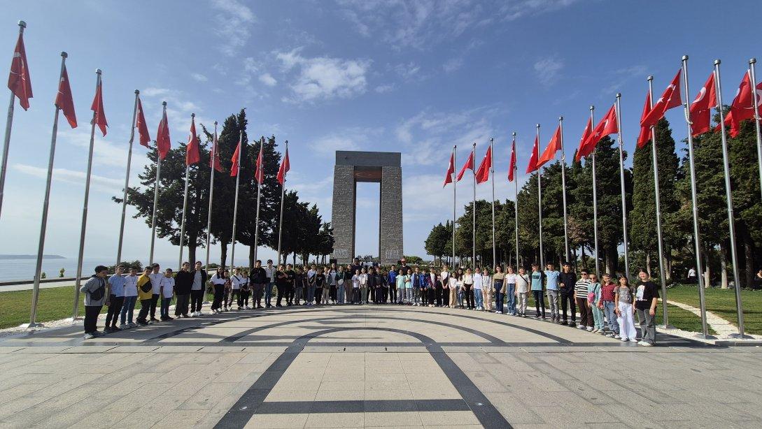 AKÇAOVA ORTAOKULUMUZ ÇANAKKALE ŞEHİTLİĞİNİ ZİYARET ETTİ.